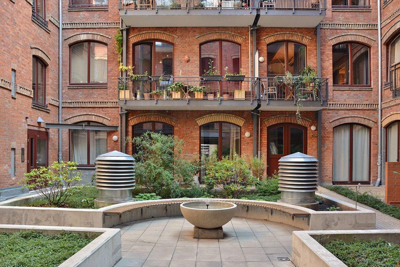 Loft-Studio mit Sonnenterrasse in historischer Knopffabrik