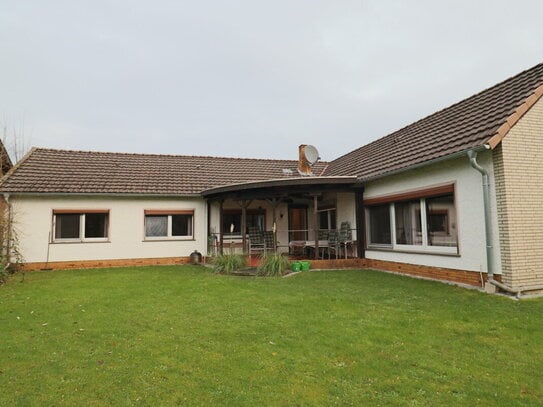 Sanierter Bungalow in ruhiger Lage mit schönem Grundstück