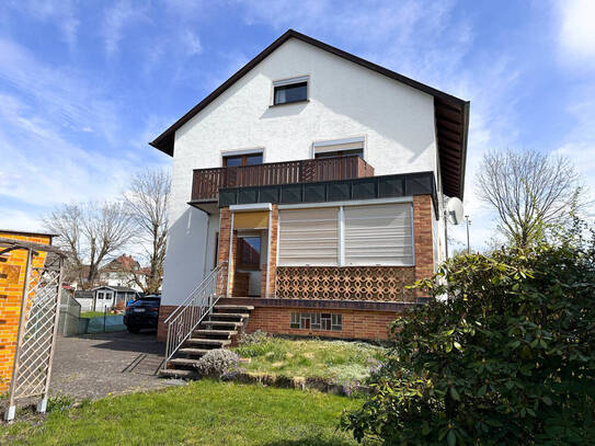Für Kapitalanleger! Attraktives Mehrfamilienhaus mit Garten und Garagen in Wildenheid!