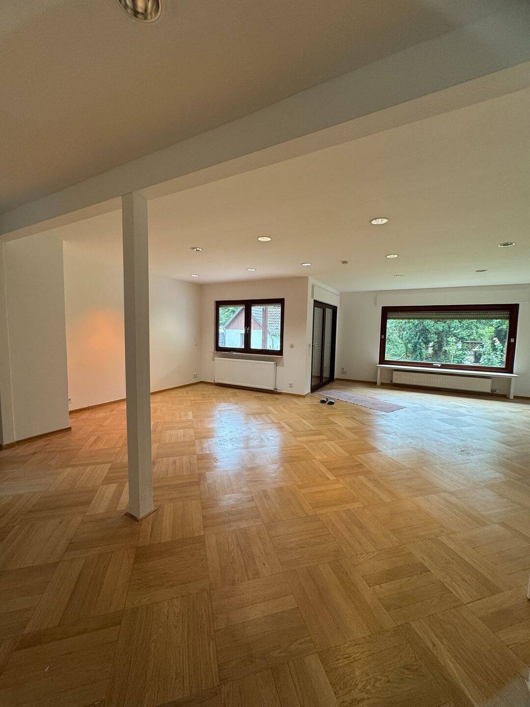 Geräumiges Einfamilienhaus mit großer Garage und Möglichkeit für Einliegerwohnung in Berlin-Kladow. - Foto 1