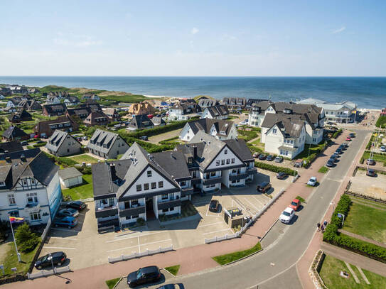 Traumhafte Wohnung mit kleinem Meerblick, zwei Balkonen - nur wenige Meter vom Strand !