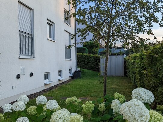 Lichtdurchflutete, moderne Wohnung mit großem Garten - (teil-)möbliert möglich