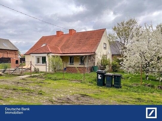 Bauernhaus am Dorfteich als Sanierungsobjekt