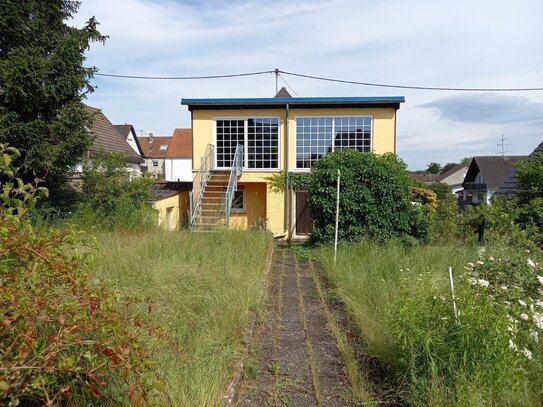 Stop! Freistehendes 1 FHS mit Wintergarten, großem Garten und Garage, in ruhiger Lage von Völklingen - Röchling Höhe