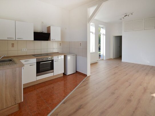 Wunderschöne, helle 2-Zimmer-Wohnung mit französischen Balkon und Blick auf den Burgberg!