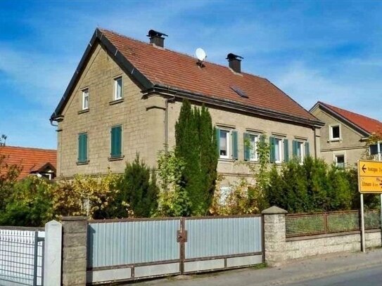 Charmantes, vielseitig nutzbares Anwesen mit Nebengebäuden, Garagen und Garten, ca. 600m² Wohn- u. Nutzfl., Grund 1.161…