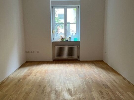 Brück Immobilien - *Gartenwohnung-Altbau* Freie, charmante 2 Zi.-Eigentumswohnung