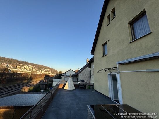 Neu Sanierte Terrassenwohnung in schöner Wohnlage ideal für Familie.