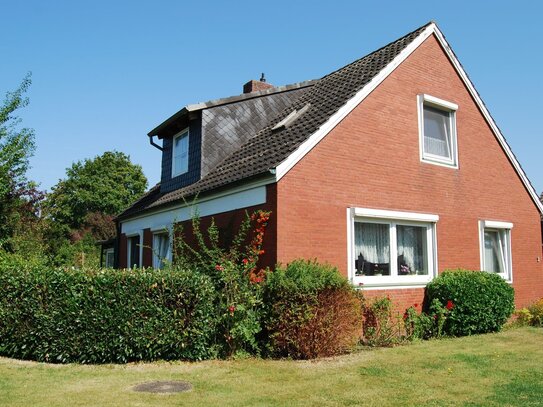 Das ideale Wohnhaus für die Familie... mit großem Garten in ruhiger Wohnlage, nur wenige Fußminuten vom Weserdeich entf…