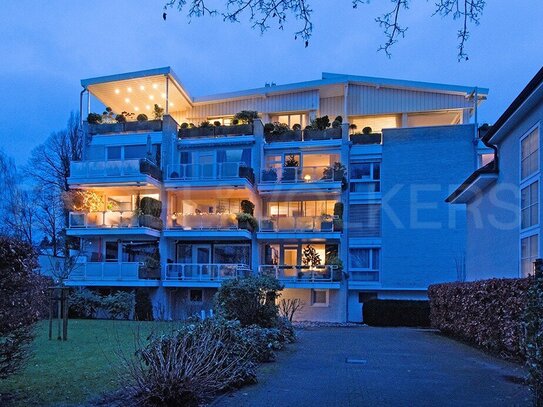 Licht von allen Seiten: Penthouse mit umlaufender Dachterrasse an der Alster!