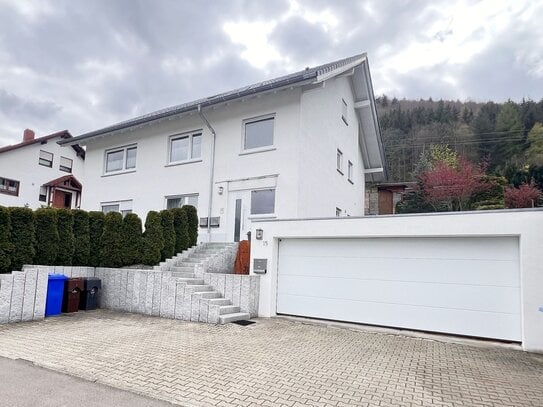 3-Zimmer-Wohnung im Dachgeschoss mit Garagenstellplatz