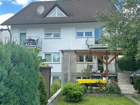 Doppelhaushälfte, genügend Platz mit Carport, 2 Stellplätze, 2 Balkone und große m Gartengrundstück!