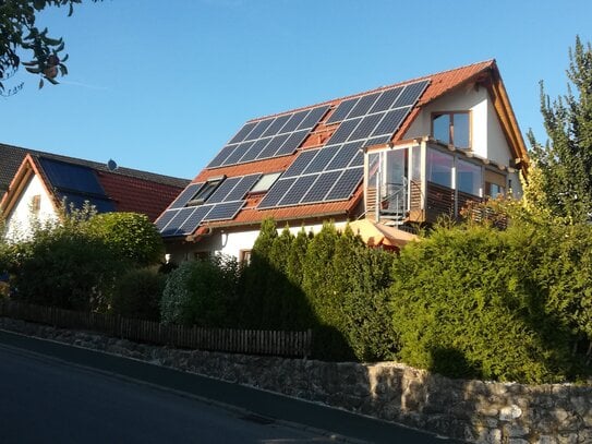 Von Privat charmantes Mehrgenerationenhaus mit 3 Wohnungen in Heroldsbach Ortsrandlage