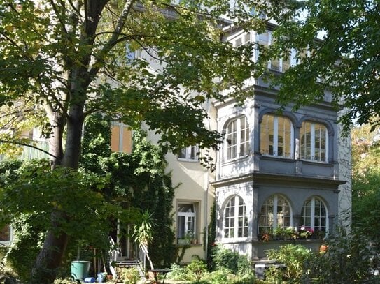 LICHTDURCHFLUTETE, WUNDERVOLLE 6-Zi-Wohnung, 1.OG, mit großzügiger Terrasse und Wintergarten