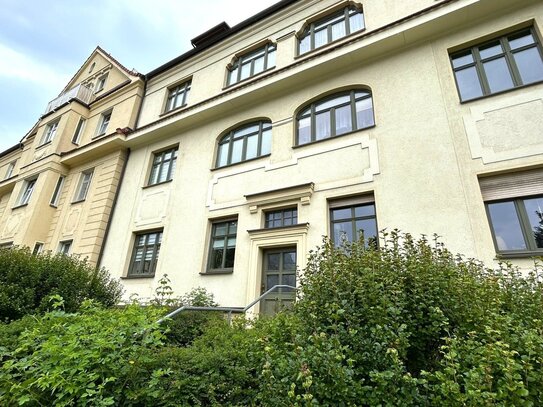 Vermietete 3-Raum-Wohnung mit Balkon und Stellplatz nähe HBK! Denkmalschutz!