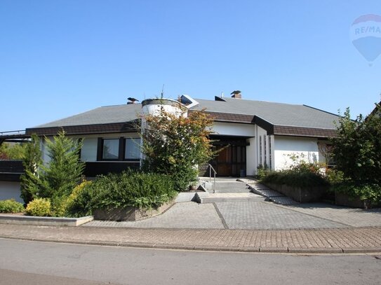 REMAX! Architekten Bungalow in Waldrandlage von Ensdorf.