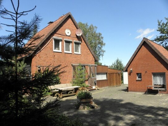 Einfamilienhaus mit 5 Zimmer, Bad, Küche, WC, Vollkeller und Wintergarten