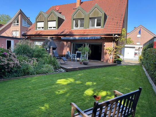 Familienfreundliche Doppelhaushälfte mit gepflegtem Garten und einem Carport direkt am Waldrand!