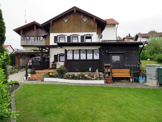 Einfamilienhaus im Landhausstil in ruhiger und sonniger Stadtrandlage mit Weitblick in Viechtach