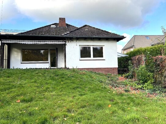 Sanierungsbedürftiges Haus in Top-Lage mit unverbaubarem Blick ins Grüne!