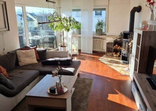 Freundliche, helle 4-Zimmer-Maisonette-Wohnung mit Balkon in ruhiger Gegend in Filderstadt Bernhausen, S-Bahn Naehe