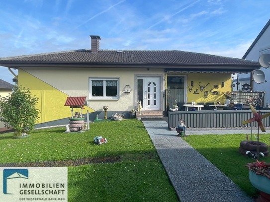 Wohnhaus in Bungalow-Stil mit Einliegerwohnung in begehrter Lage von Hachenburg!