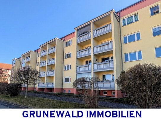 Renovierungsbedürftige 2-Zimmer-Wohnung mit Balkon.