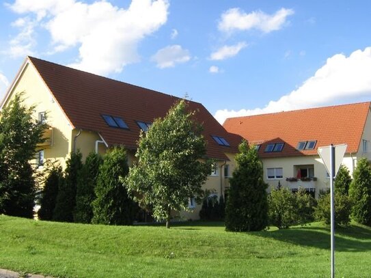 3-Raum-Wohnung in ruhiger ländlicher Lage mit Balkon und Pkw-Stellplatz