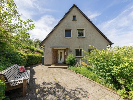 Charmantes Einfamilienhaus mit großem Grundstück und eigenem Wald in ruhiger Außenlage