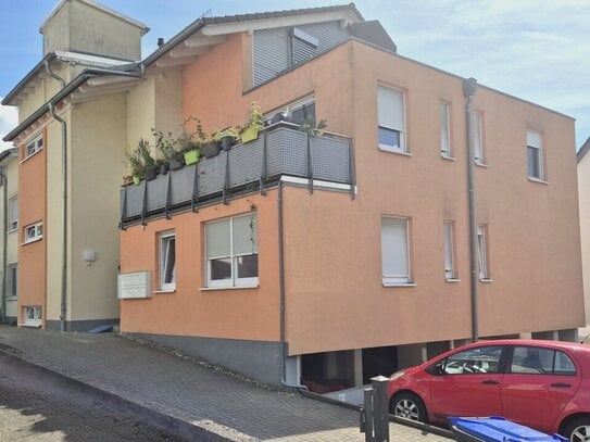 Moderne 2-Zimmer-Wohnung mit Terrasse und Stellplatz in zentraler Lage von Bammental