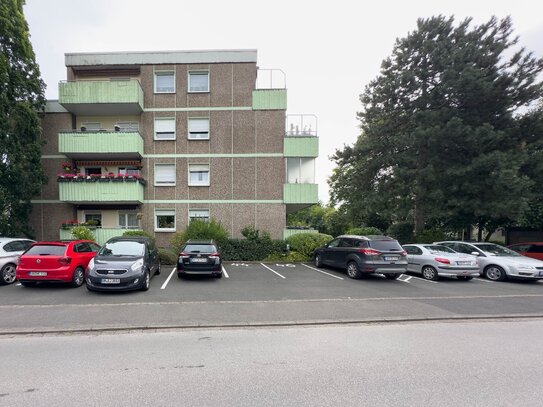 Gut geschnittene Wohnung mit Balkon und Stellplatz