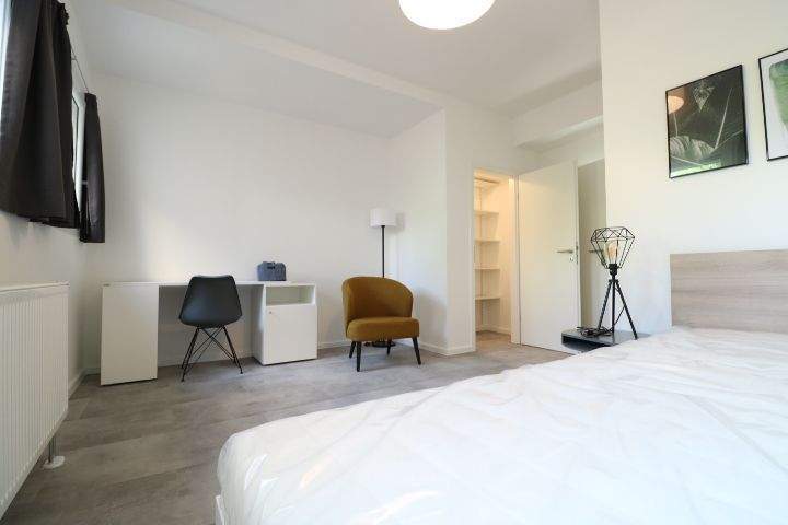 WG-Zimmer mit eigenem Bad und Kleiderkammer am Akazienkiez - Photo 1
