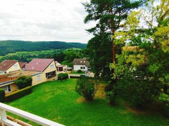 Helle 3-Zimmer-Wohnung mit EBK, Balkon und Weitblick