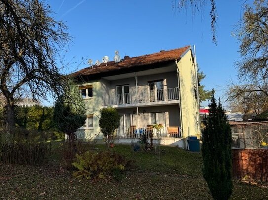 Top-Gelegenheit - Gemütliches 2-Familienhaus in klasse Lage von Schwabach mit Traumhafter Aussicht und großen Grund