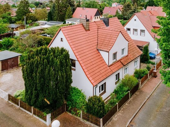 Zentrumsnah! Mit Garage, Keller, modernem Bad: Umfassend sanierte Doppelhaushälfte in Naumburg