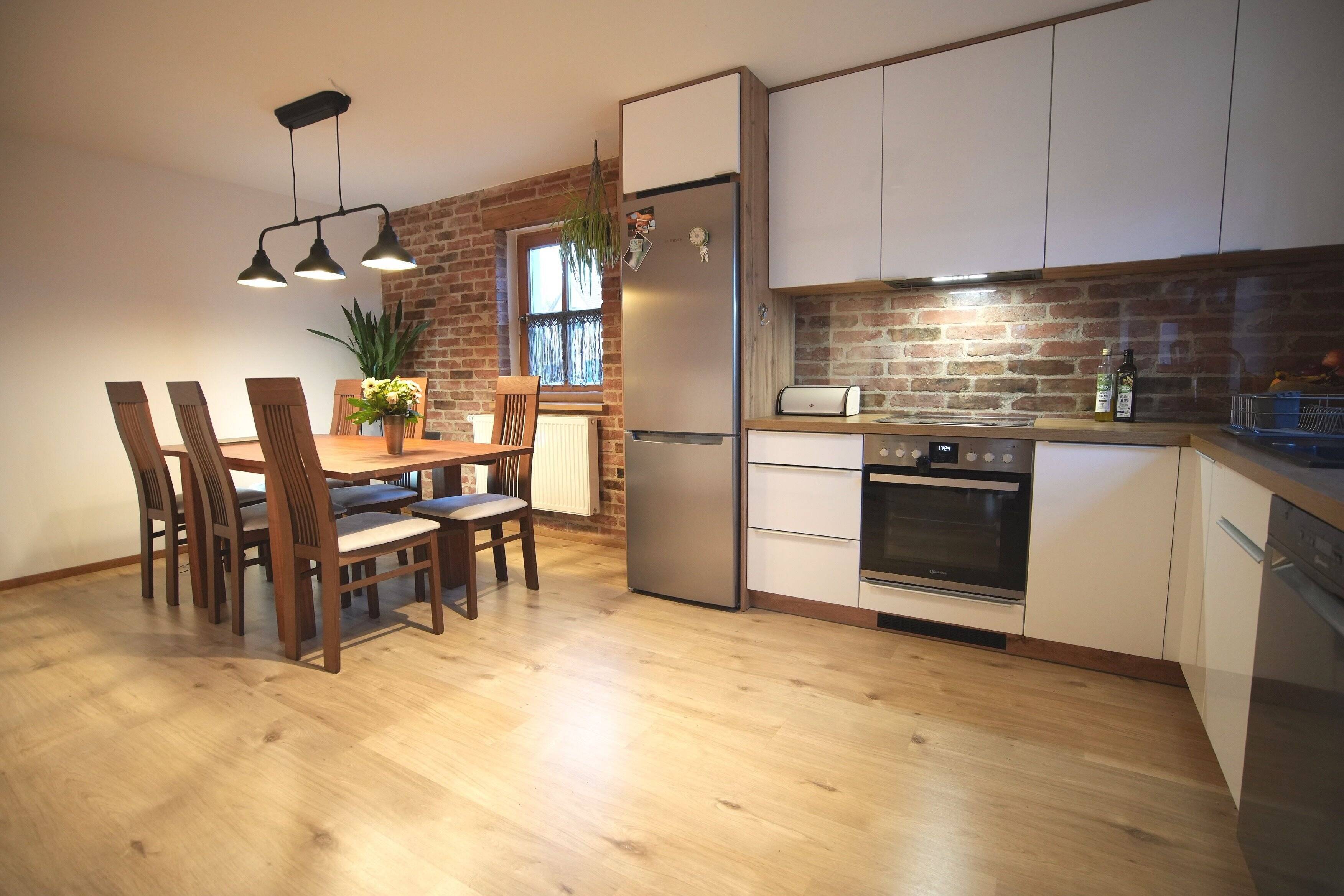                                                               Sehr ger&auml;umige, m&ouml;blierte Wohnung zur Zwischenmiete                                                       in Erlbach (Altötting)