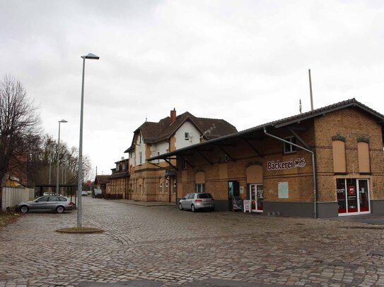 Wohn- und Geschäftshaus im ehemaligen Bahnhof von Groß Köris