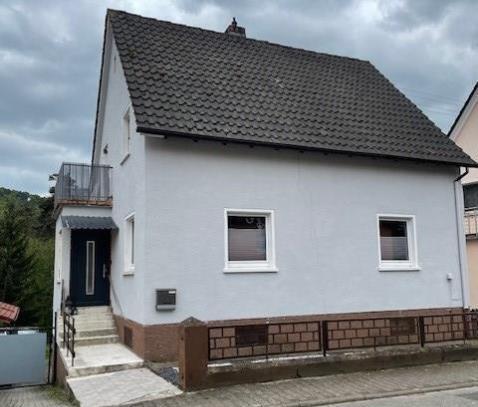 Freistehendes Einfamilienhaus mit Garten in ruhiger Lage