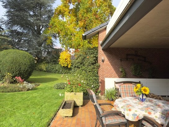 Freistehendes Einfamilienhaus mit Traumgarten