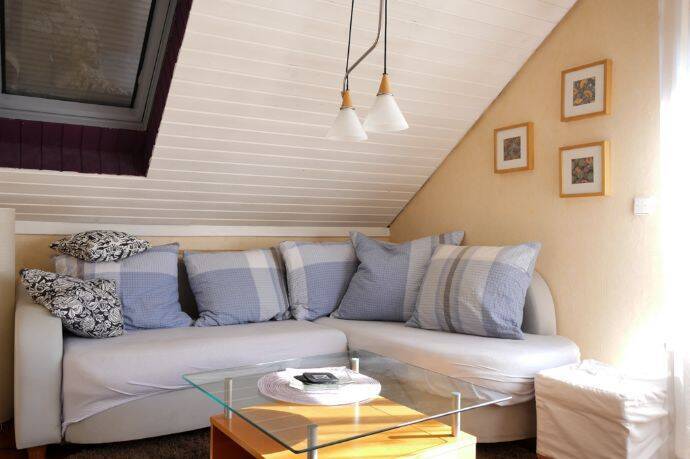                                                               ruhige 2-Zimmer-Dachwohnung in Neuhausen a.d.F. mit Balkon - WOHNEN AUF ZEIT                                                       in Neuhausen (München)