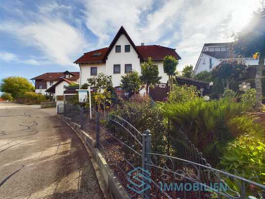 *Platz für die ganze Familie* Ein- oder Mehrgenerationenhaus mit 8 Zimmern und großem Garten.