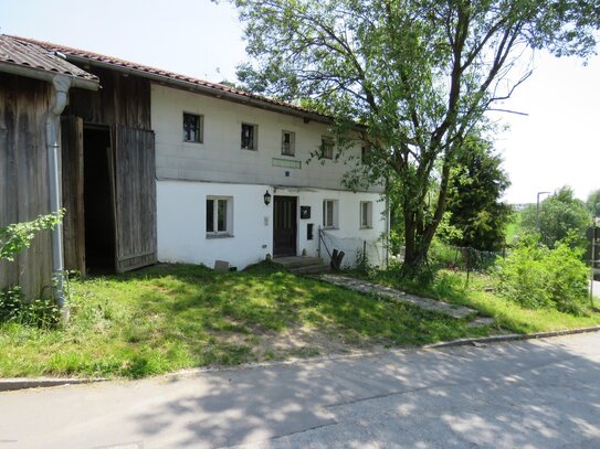 Bauernhaus -ehem. Schusterhaus- mit Nebengebäude in sonniger Ortsrandlage Nähe Hutthurm