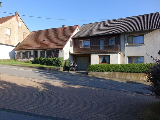 Einfamilienhaus mit angebautem Bauernhaus im Ostertal