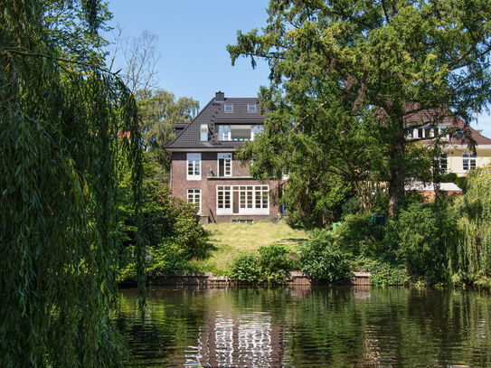 Wohnen direkt am Alsterlauf - Teilsaniertes Stadthaus in der Inselstraße