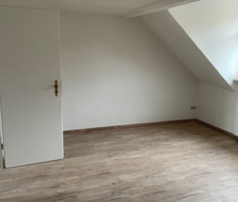 ***3-Zimmer Wohnung mit Abstellkammer - Frisch Renoviert für Sie! ***