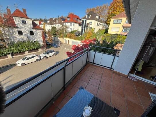 Esslingen: Teilrenovierte 2-Zimmer Wohnung mit Balkon