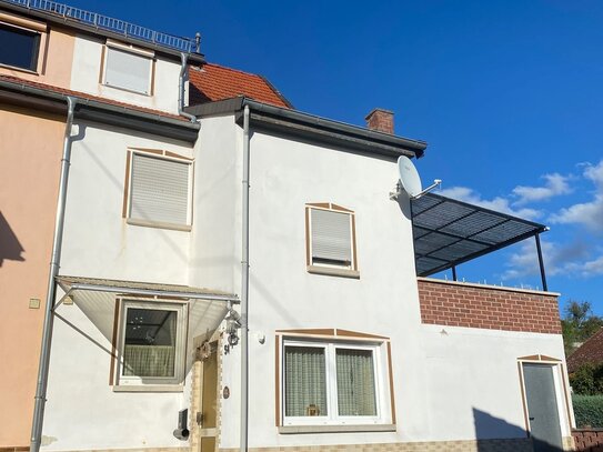 Gemütliche Doppelhaushälfte mit Dachterrasse und großem Gartengrundstück