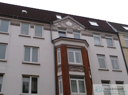 Frisch gestrichene 2 -Zimmer Wohnung mit Balkon in der Medusastraße, 24143 Kiel zu vermieten!