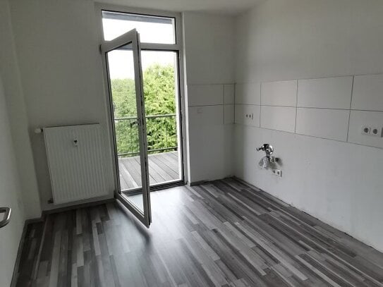 Schöne Altbauwohnung mit Balkon zu den Isinger Feldern