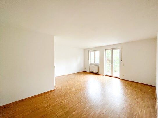 2-Zimmer-Wohnung mit Einbauküche und Terrasse.